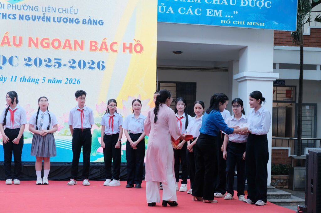 Liên đội THCS Nguyễn Lương Bằng tổ chức Đại hội Cháu ngoan Bác Hồ năm học 2025 – 2026 2 697229410 943851858466862 2742631887579636592 n